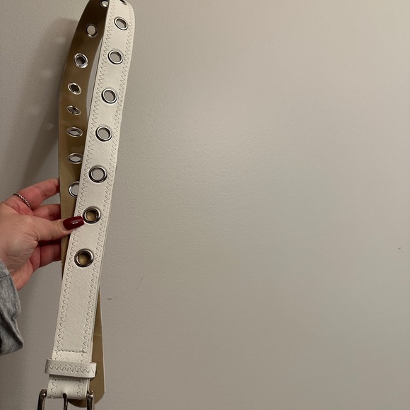 White Grommet Belt - Picture 2 of 4